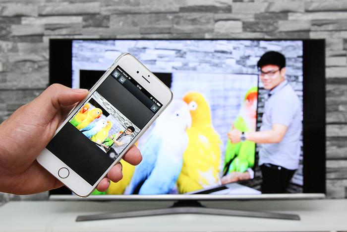 Phản chiếu h&igrave;nh ảnh từ iPhone l&ecirc;n Tivi.
